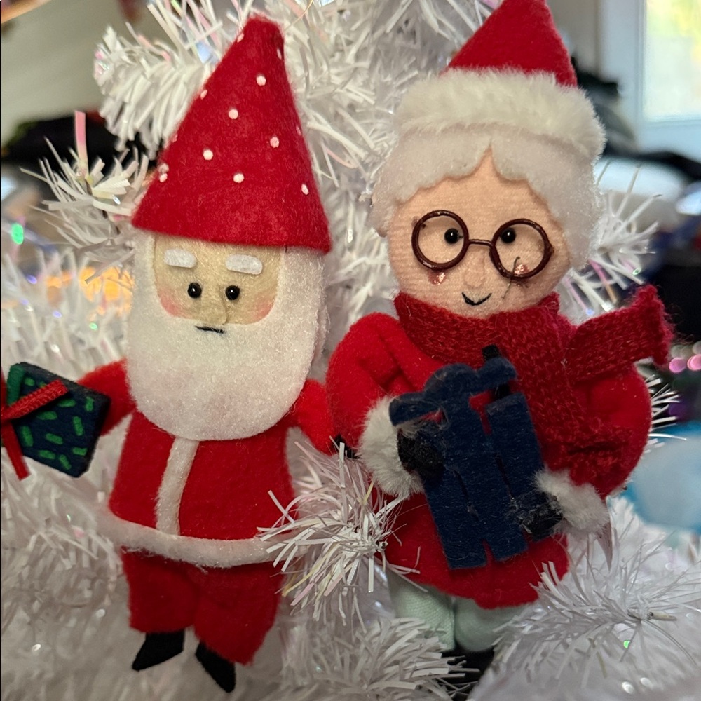 NWT Santa and Mrs. Claus Felt Ornaments holding gifts 7” set of 2